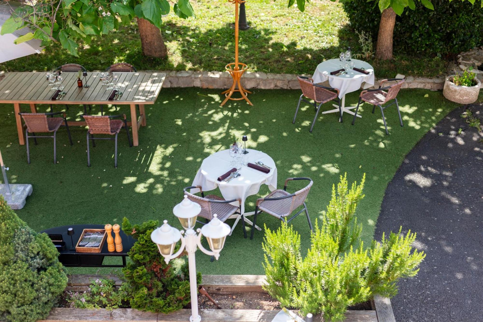 Hotel Restaurant Les Glycines Vieille-Brioude Bagian luar foto