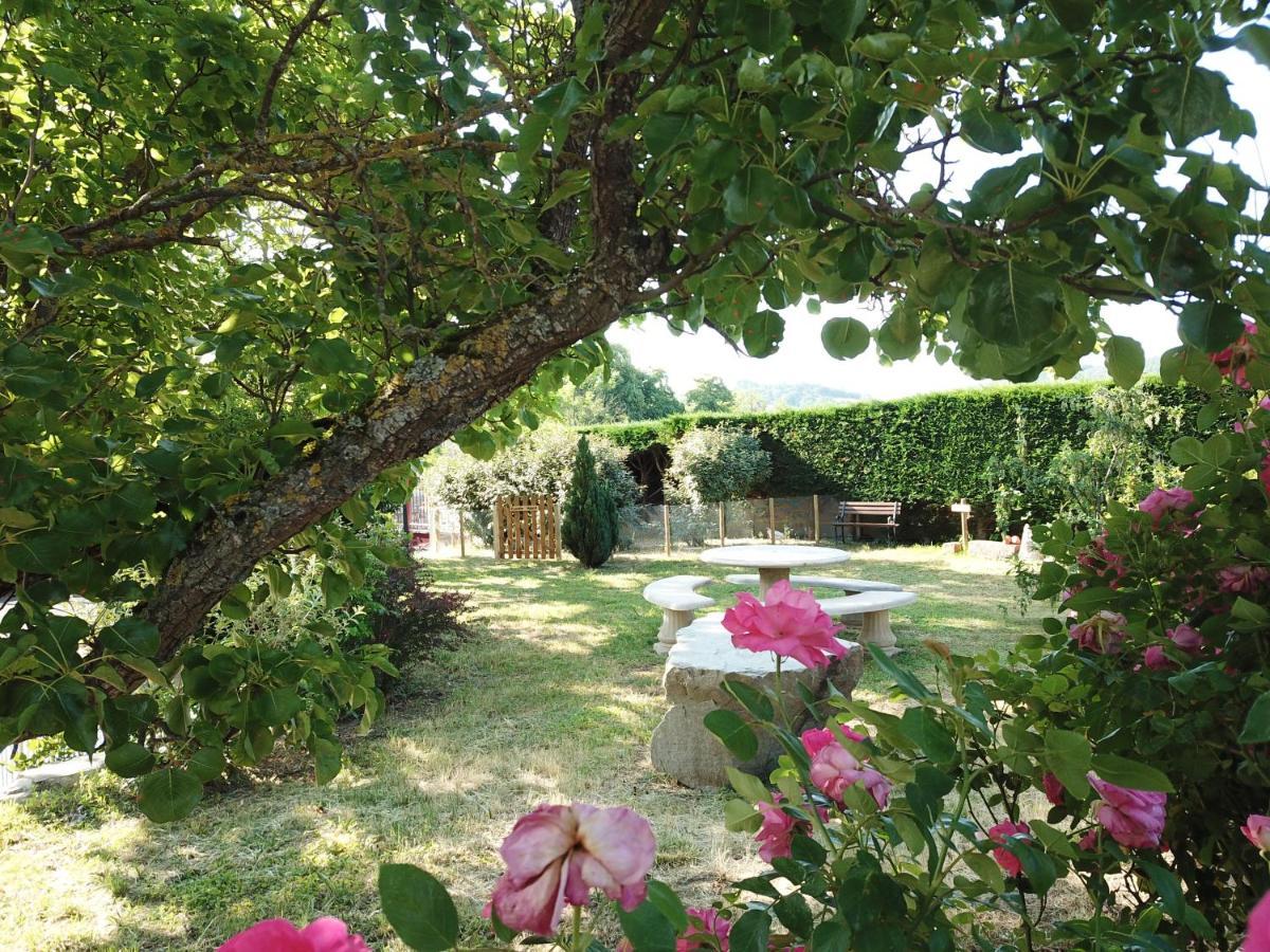 Hotel Restaurant Les Glycines Vieille-Brioude Bagian luar foto
