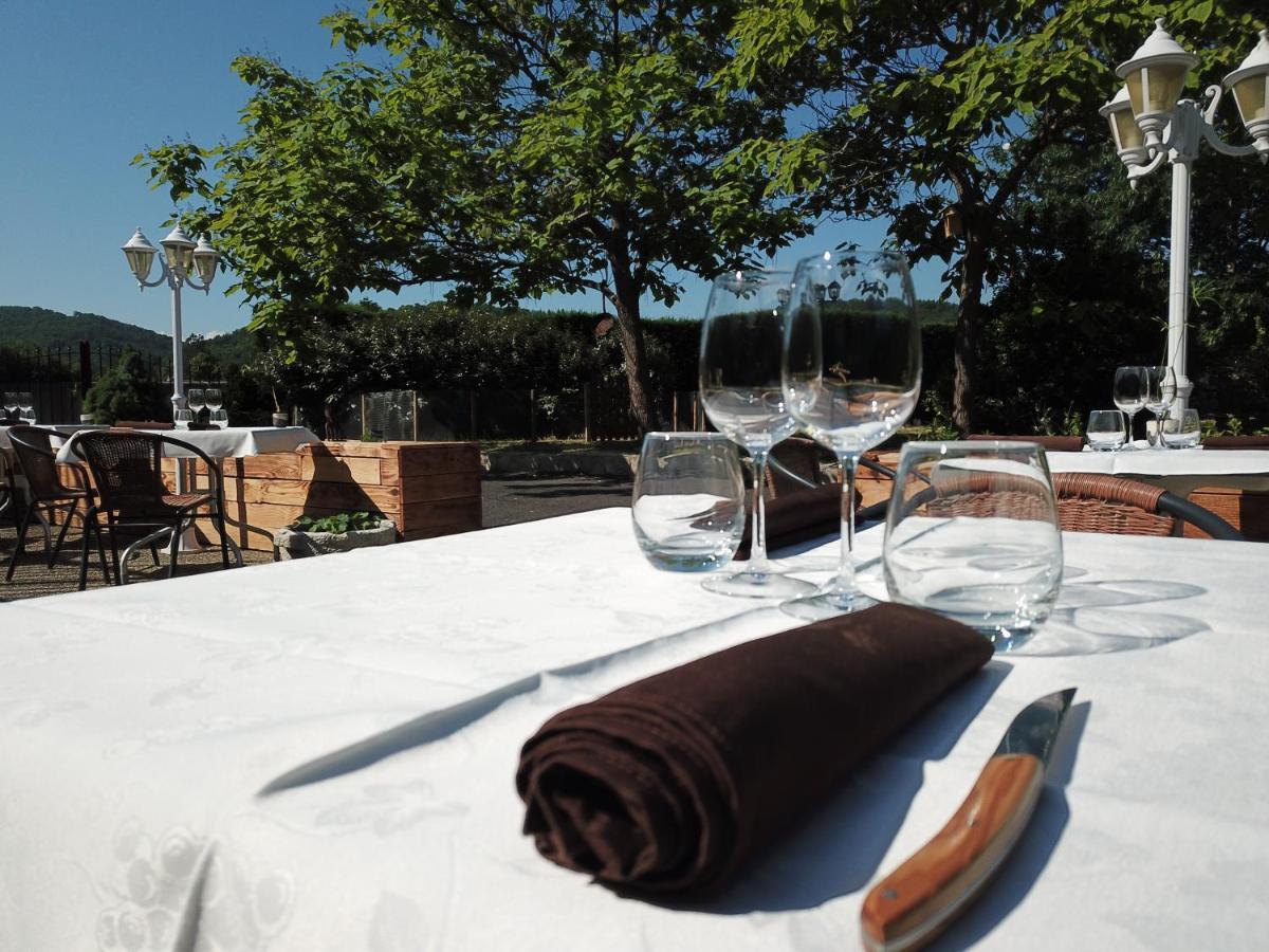 Hotel Restaurant Les Glycines Vieille-Brioude Bagian luar foto